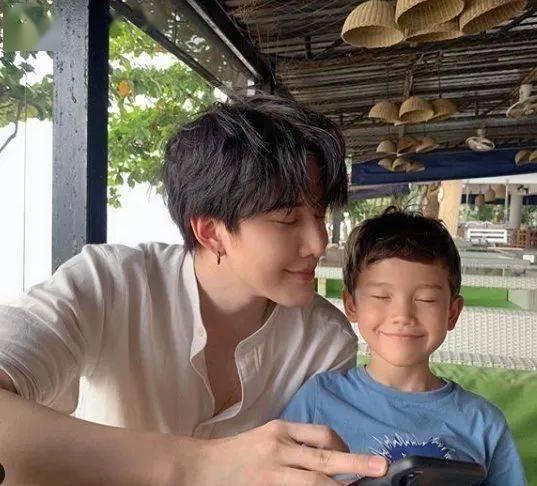 比较火的娱乐圈吃瓜博主,吃瓜博主带你探秘明星幕后故事